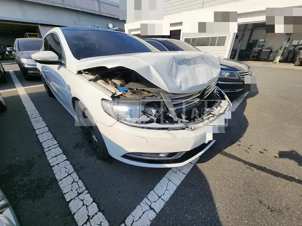 Photo 2 of 7: 2014 Volkswagen CC 2.0 TDI Blue Motion, VIN WVWZZZ3CZFE807291 — Korean insurance auction