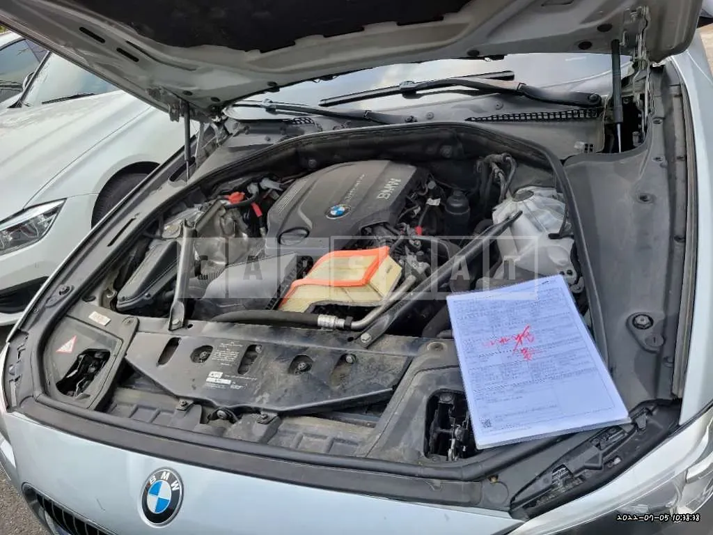 Photo 2 of 20: 2015 BMW 520d xDrive, VIN WBA5E7100FD675778 — Korean insurance auction