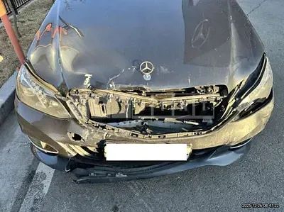 Photo 1 of 9: 2016 Mercedes-Benz E300 — Korean insurance auction
