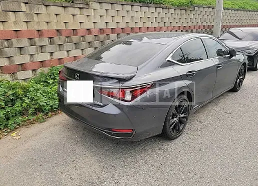 Photo 2 of 15: 2022 Lexus ES300h, VIN JTHBA1C13N2009477 — Korean insurance auction