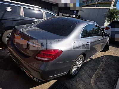 Photo 1 of 18: 2017 Mercedes-Benz E300 4Matic — Korean insurance auction