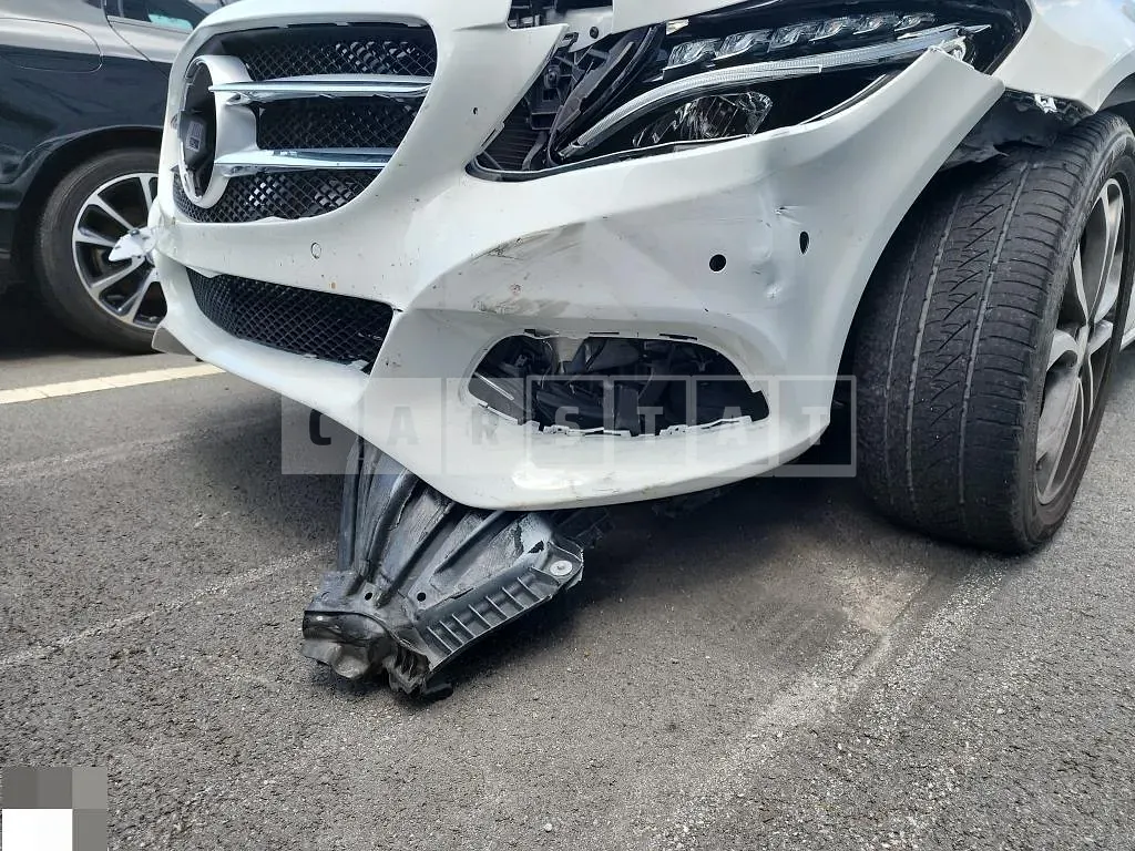 Photo 2 of 25: 2016 Mercedes-Benz C200 — Korean insurance auction