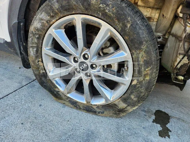 Photo 2 of 12: 2017 Kia Sorento, VIN KNAPK81ABHA273407 — Korean insurance auction