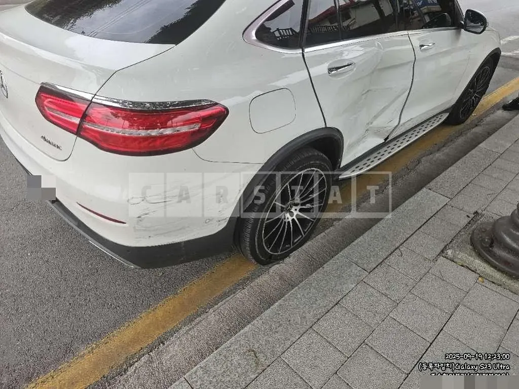 Photo 2 of 4: 2017 Mercedes-Benz GLC220 d 4Matic Coupe — Korean insurance auction