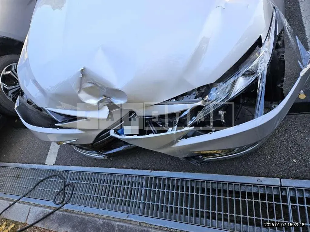 Photo 2 of 17: 2021 Toyota Camry Hybrid — Korean insurance auction