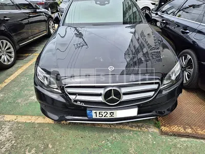 Photo 1 of 14: 2020 Mercedes-Benz E300, VIN W1KZF4JB0LA814845 — Korean insurance auction