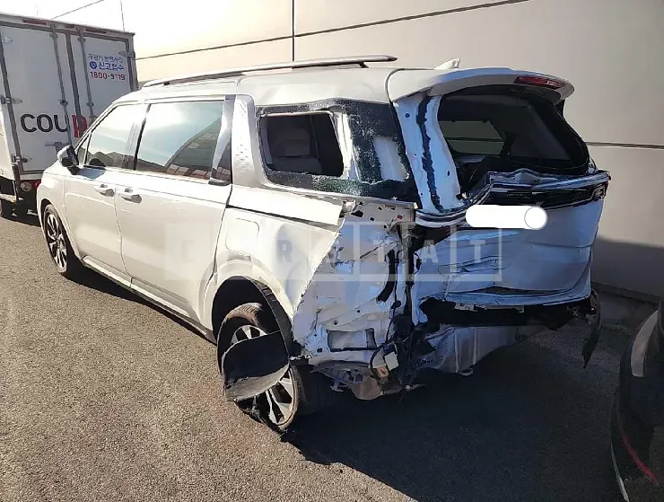 Photo 2 of 14: 2023 Kia Carnival, VIN KNANE81BBPS337896 — Korean insurance auction