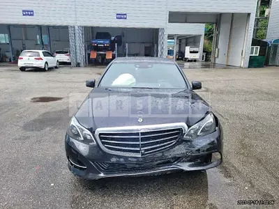 Photo 1 of 18: 2015 Mercedes-Benz E300, VIN WDDHF5FB8FB162579 — Korean insurance auction
