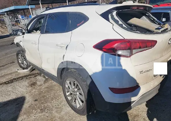 Photo 2 of 9: 2017 Hyundai Tucson, VIN KMHJ2815GHU217833 — Korean insurance auction
