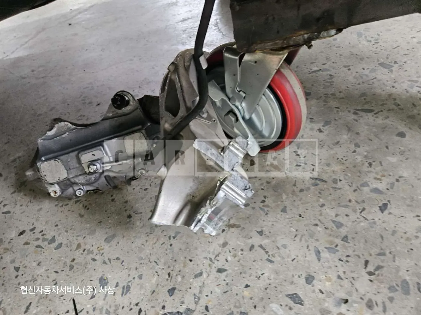 Photo 2 of 40: 2024 Tesla Model Y RWD, VIN LRWYGCFS6RC424946 — Korean insurance auction