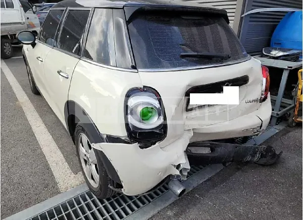 Photo 2 of 7: 2016 MINI Cooper D Five-Door, VIN WMWXT3102G2E25949 — Korean insurance auction
