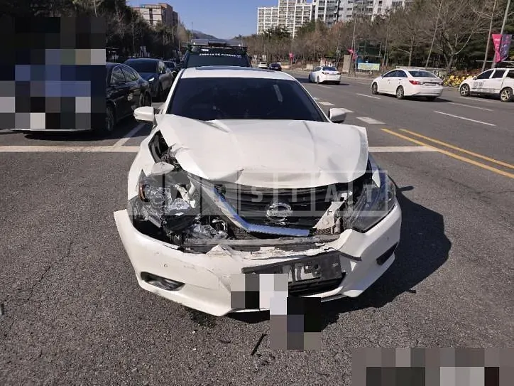 Photo 2 of 6: 2016 Nissan Altima 2.5 — Korean insurance auction
