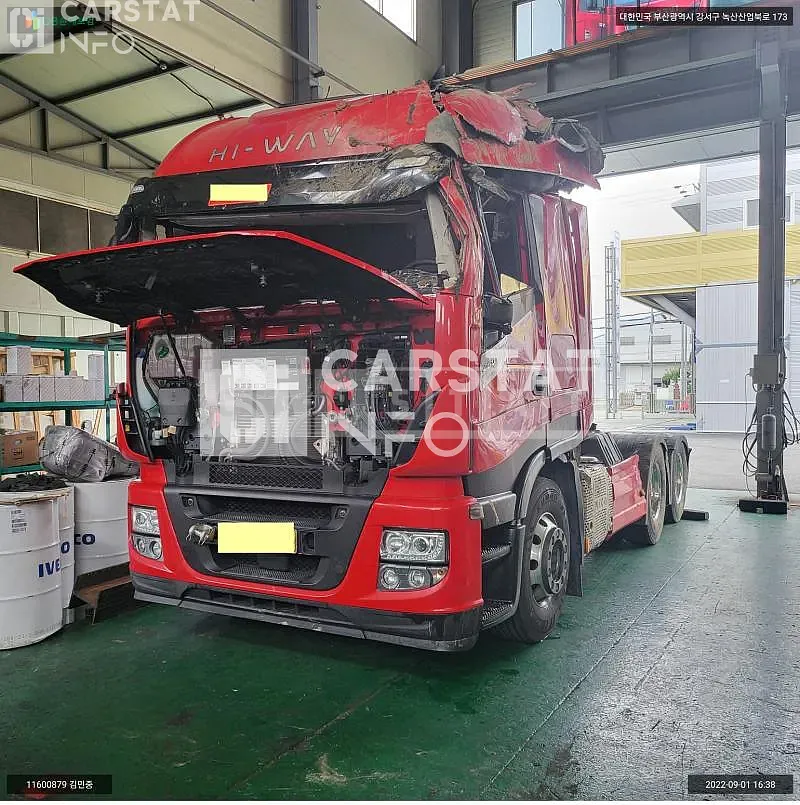 Photo 2 of 11: 2019 BMW Tractor /Iveco 6X2 Tractor, VIN WJMS62NT2KC415728 — Korean insurance auction