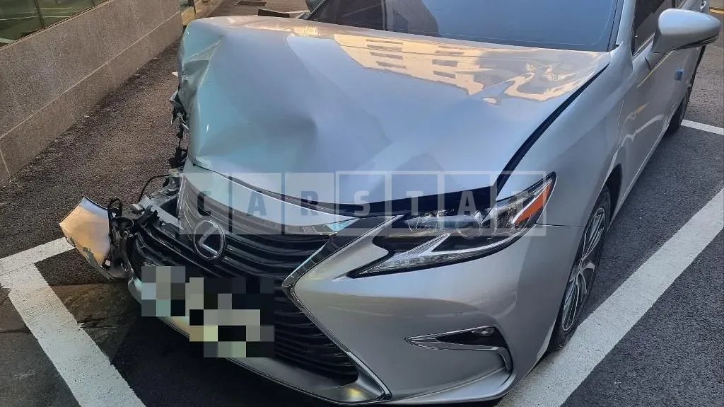 Photo 2 of 9: 2017 Lexus ES300h, VIN JTHBW1GG4H2154323 — Korean insurance auction