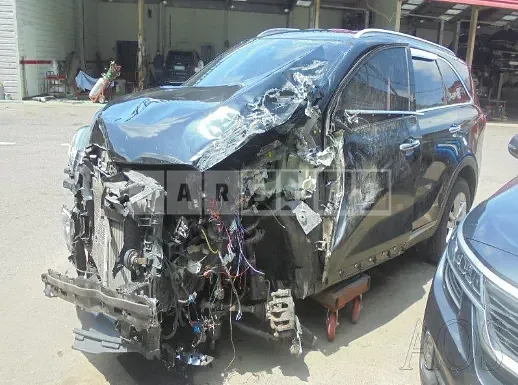 Photo 2 of 8: 2017 Kia Sorento, VIN KNAPS81ABHA306734 — Korean insurance auction
