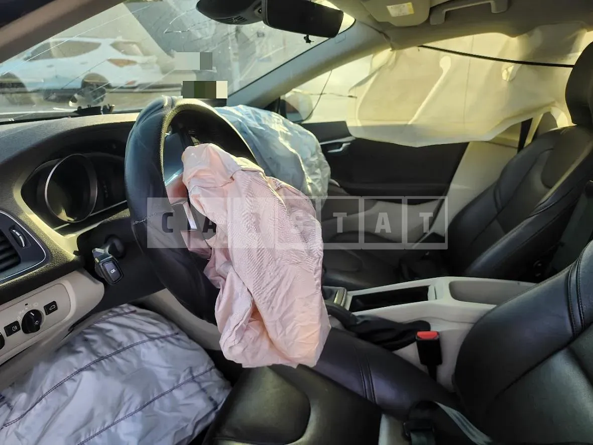Photo 2 of 7: 2016 Volvo V40D4 — Korean insurance auction