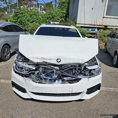 Photo 1 of 8: 2020 BMW 530e iPerformance M Sport — Korean insurance auction
