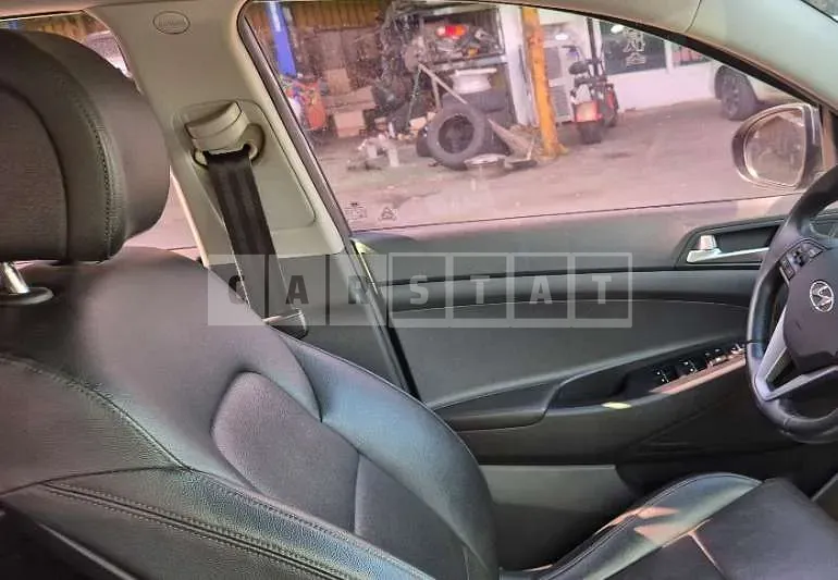 Photo 2 of 25: 2015 Hyundai Tucson TL — Korean insurance auction