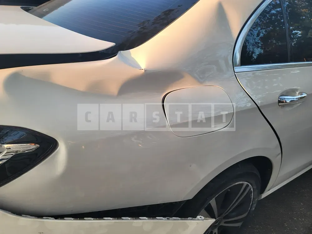 Photo 2 of 43: 2022 Mercedes-Benz E250 — Korean insurance auction