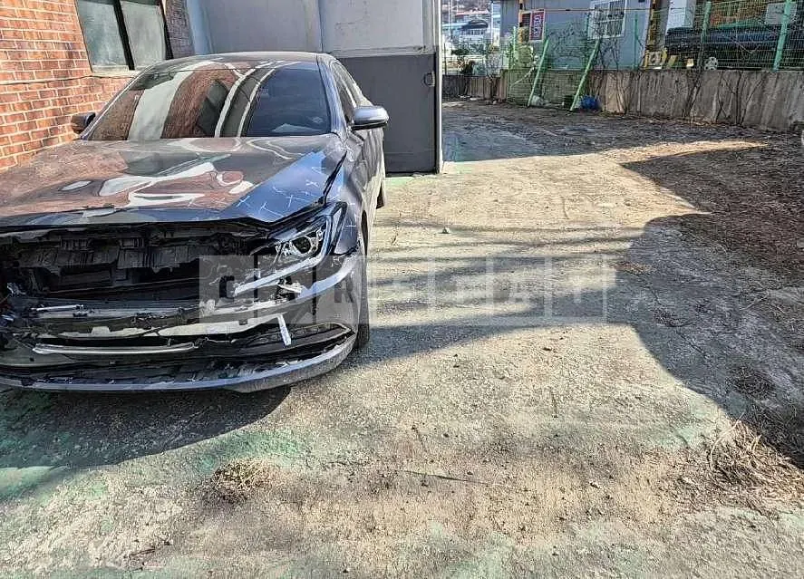 Photo 2 of 19: 2016 Genesis Dh — Korean insurance auction