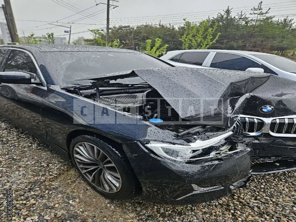 Photo 2 of 29: 2021 BMW 320i — Korean insurance auction