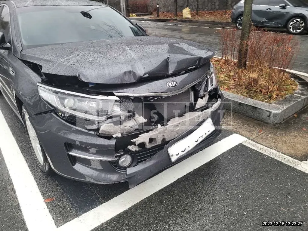 Photo 2 of 6: 2018 Kia K5, VIN KNAGU416BJA233405 — Korean insurance auction