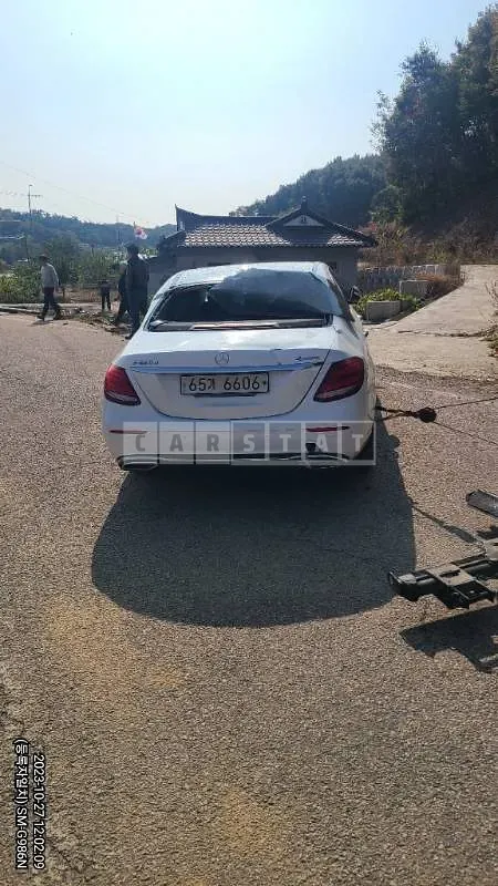 Photo 2 of 10: 2018 Mercedes-Benz E220d 4Matic, VIN WDDZF0FB9JA464274 — Korean insurance auction