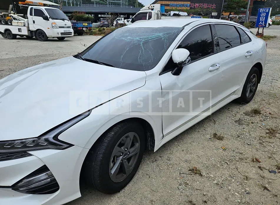 Photo 2 of 17: 2023 Kia K5, VIN KNAG541BBPA214452 — Korean insurance auction