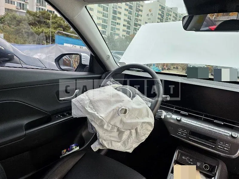 Photo 2 of 15: 2023 Hyundai Kona Hybrid, VIN KMHHB811GPU028782 — Korean insurance auction
