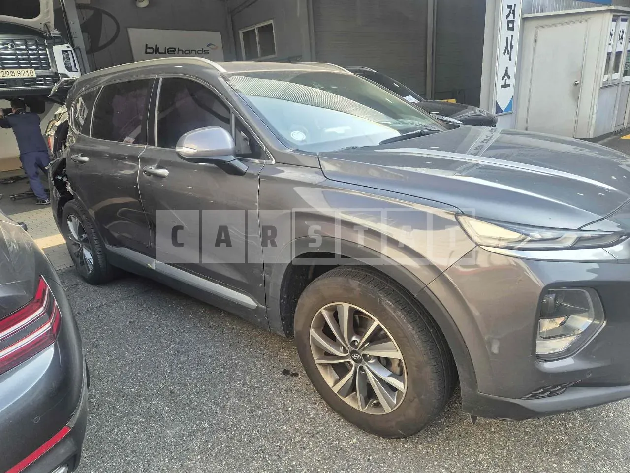 Photo 2 of 17: 2020 Hyundai Santa Fe, VIN KMHS281BDLU268400 — Korean insurance auction