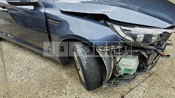 Photo 2 of 8: 2015 Kia K5, VIN KNAGN418BFA590741 — Korean insurance auction