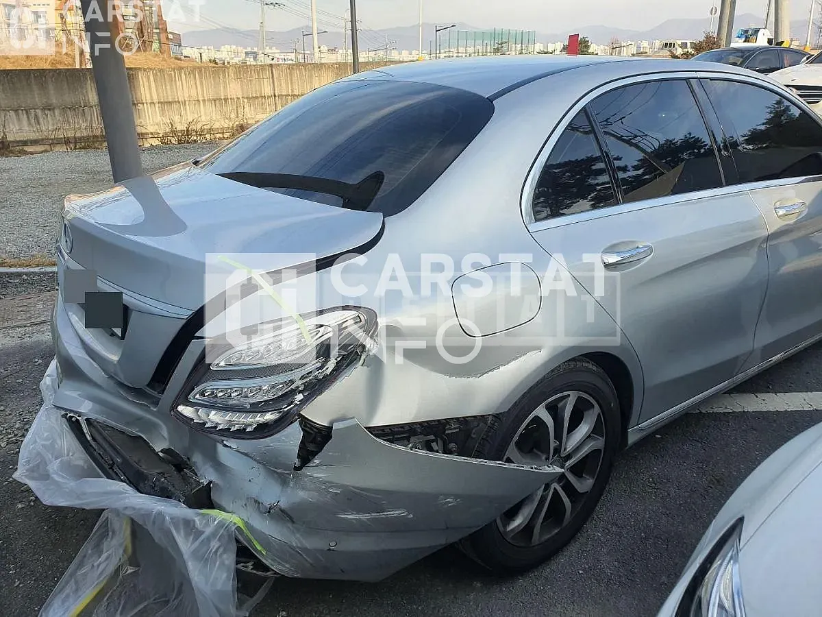 Photo 2 of 11: 2016 Mercedes-Benz C220 d, VIN WDDWF0EB2GR182184 — Korean insurance auction