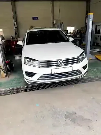 Photo 1 of 10: 2015 Volkswagen Touareg 3.0 TDI Blue Motion, VIN WVGZZZ7PZFD015672 — Korean insurance auction