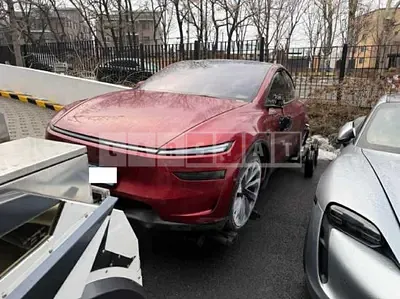 Photo 1 of 13: 2025 Tesla Model Y LongRange, VIN LRWYGCEK4SC055561 — Korean insurance auction
