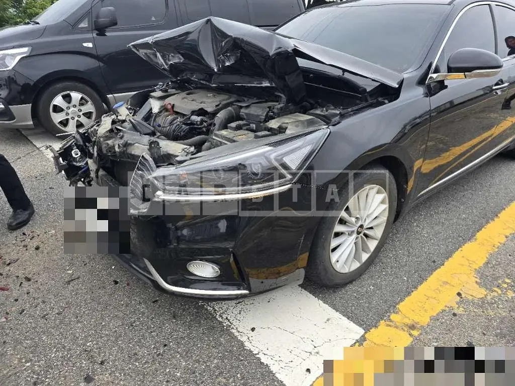 Photo 2 of 8: 2017 Kia K7 2.4 — Korean insurance auction