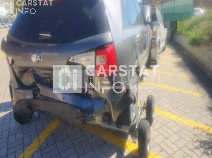 Photo 2 of 6: 2014 Kia Sorento R 2.0 — Korean insurance auction