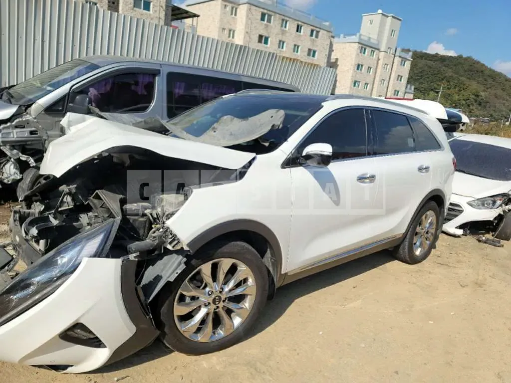 Photo 2 of 10: 2018 Kia Sorento, VIN KNAPH81BDJA405322 — Korean insurance auction