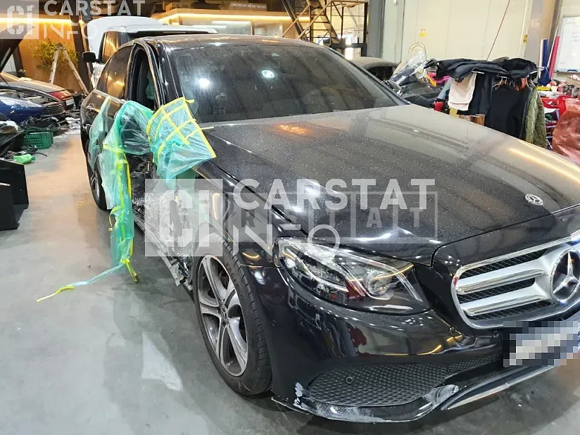 Photo 2 of 28: 2018 Mercedes-Benz E220 d, VIN WDDZF0EB7KA519260 — Korean insurance auction