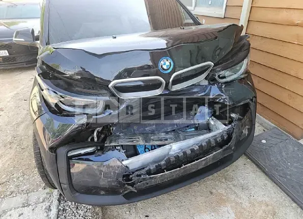 Photo 2 of 17: 2019 BMW i3 — Korean insurance auction