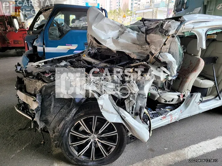 Photo 2 of 6: 2021 Volvo XC60B5 AWD, VIN YV1UZL12CM1825966 — Korean insurance auction