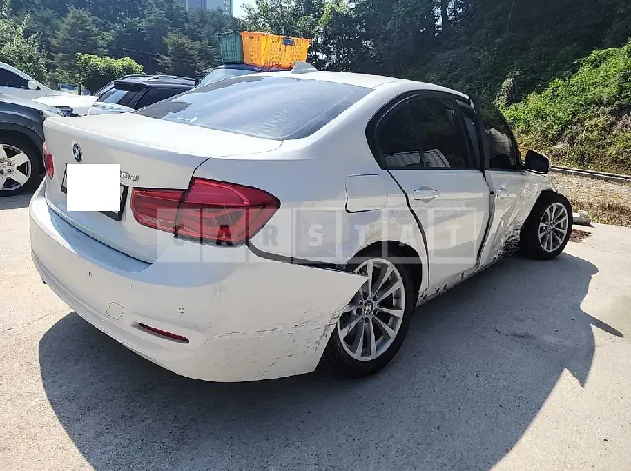Photo 2 of 19: 2017 BMW 320d — Korean insurance auction
