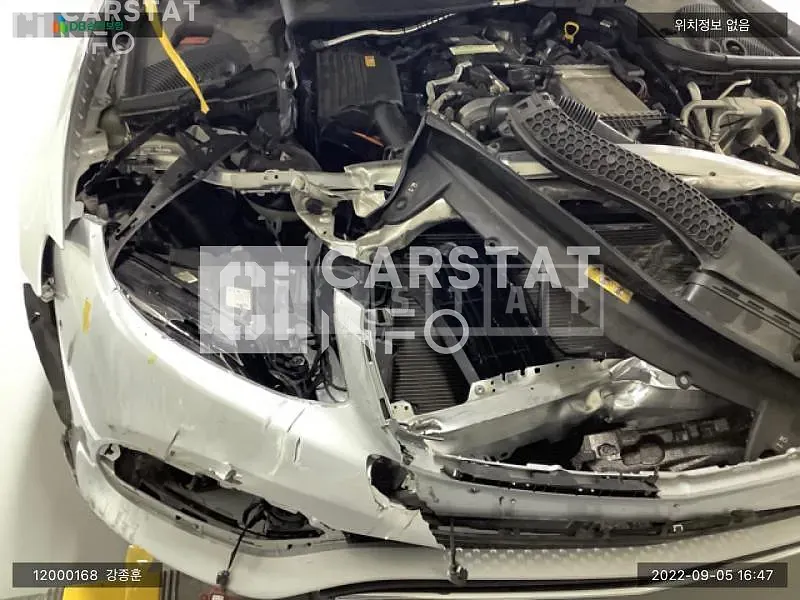 Photo 2 of 18: 2019 Mercedes-Benz E300 4Matic, VIN WDDZF4KB5KA677981 — Korean insurance auction