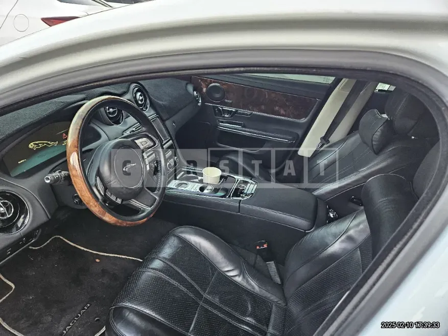 Photo 2 of 17: 2014 Jaguar XJ 3.0d — Korean insurance auction