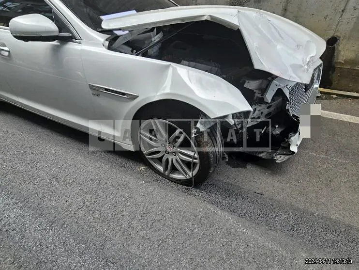 Photo 2 of 18: 2019 Jaguar XJ 3.0SC — Korean insurance auction