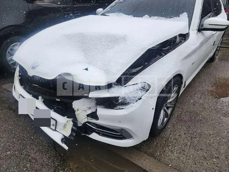 Photo 2 of 7: 2018 BMW 520i — Korean insurance auction