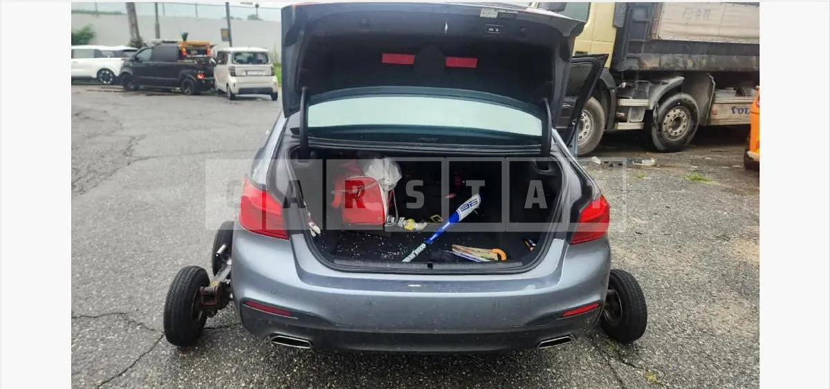 Photo 2 of 22: 2018 BMW 520d — Korean insurance auction