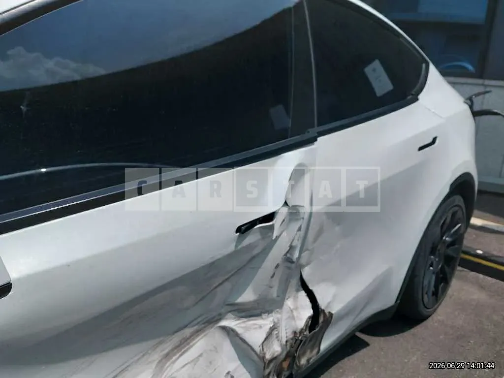 Photo 2 of 16: 2021 Tesla Model Y Standard Range — Korean insurance auction