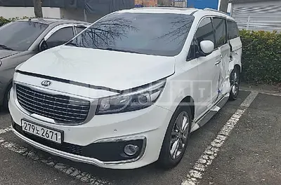 Photo 1 of 18: 2018 Kia Carnival, VIN KNAME81ABJS393367 — Korean insurance auction