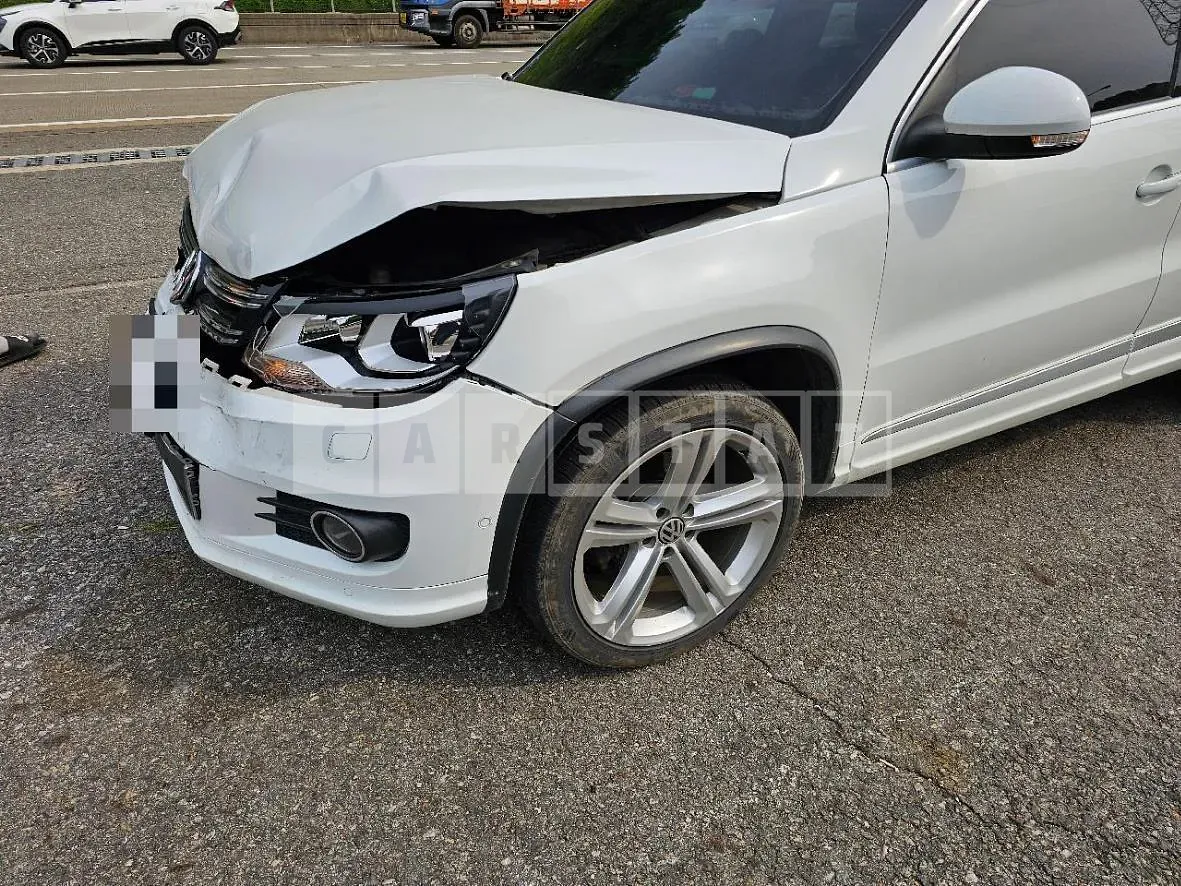 Photo 2 of 8: 2015 Volkswagen Tiguan 2.0 TDI Blue Motion — Korean insurance auction