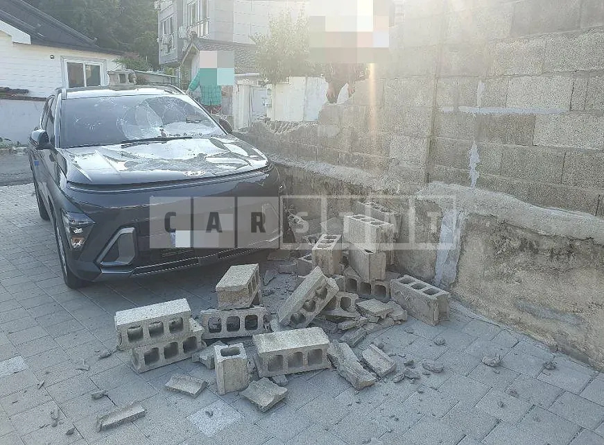 Photo 2 of 2: 2023 Hyundai Kona 1.6, VIN KMHHC813BPU002569 — Korean insurance auction